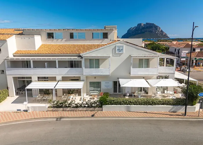Isa - Hotel With Panoramic Swimming Pool In Porto San Paolo Just 850 Mt From The Sea