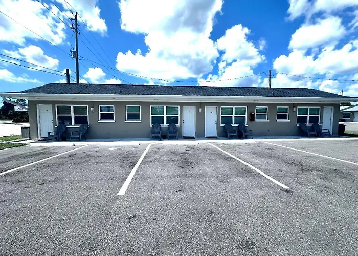 Lemon Bay Motel