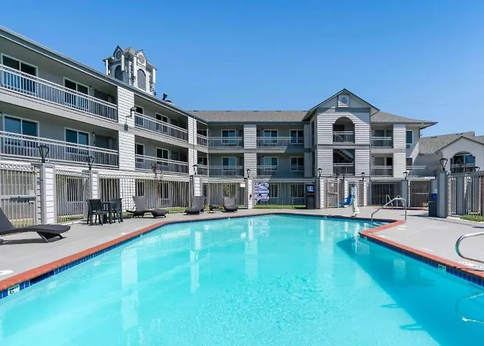 Antioch Inn And Suites