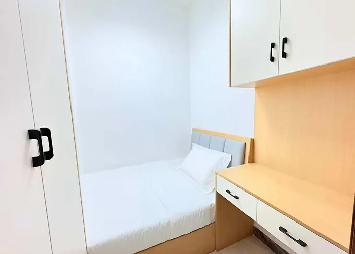 Xiaos Henderson Hotel