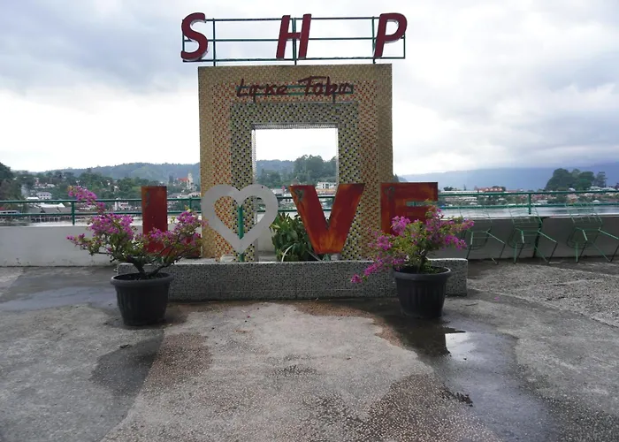 Siantar Hotel Parapat