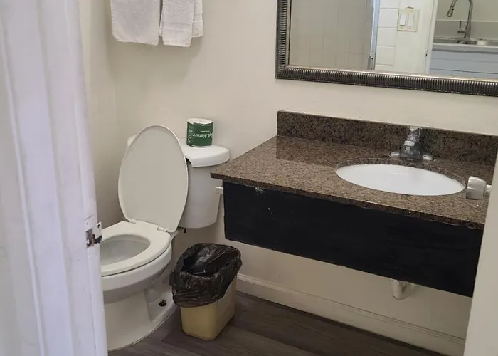 Relax Inn And Suites
