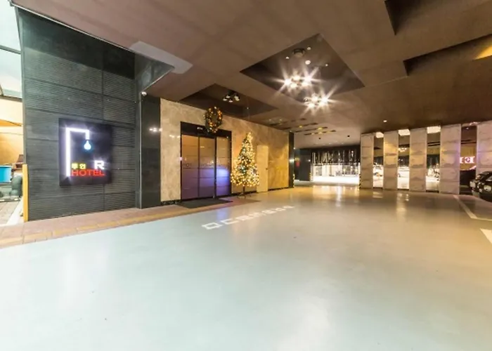 R Hotel