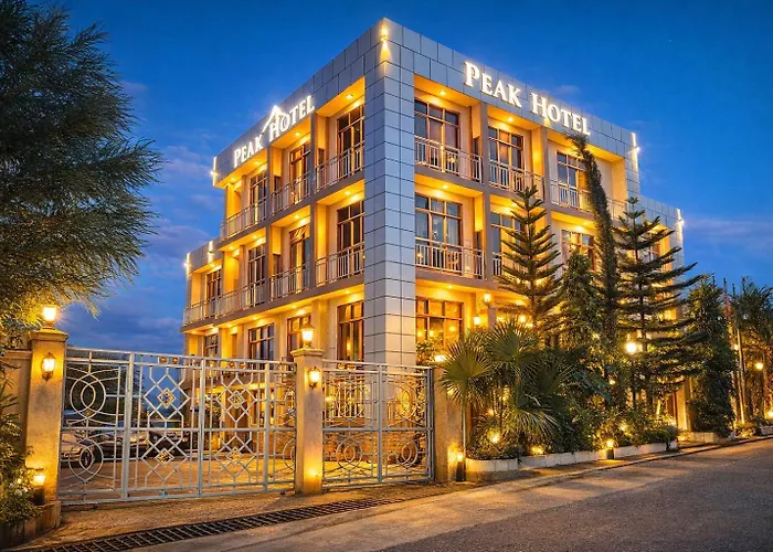 Peak Hotel & Safaris