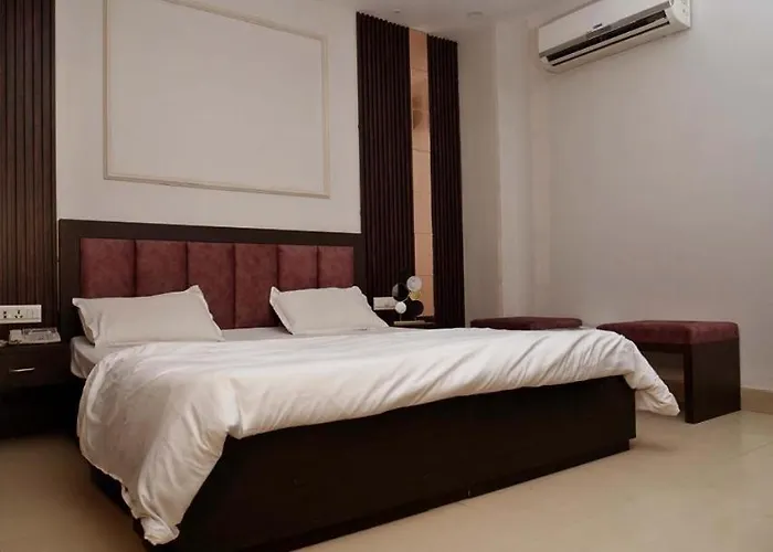 Hotel Prateek Plaza & Restaurant