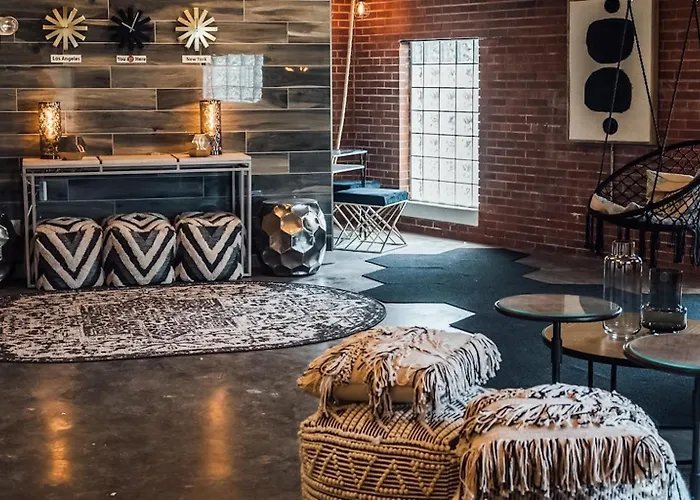 Urban-Chic King Suite Near Siu Carbondale