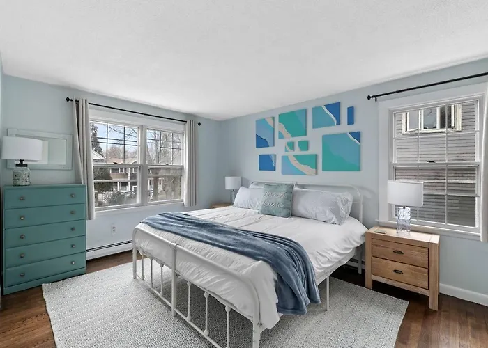 4Br Home | Walk To Beach & Downtown | Parking