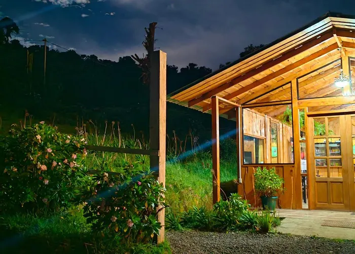 Cerro Lodge & Gardens