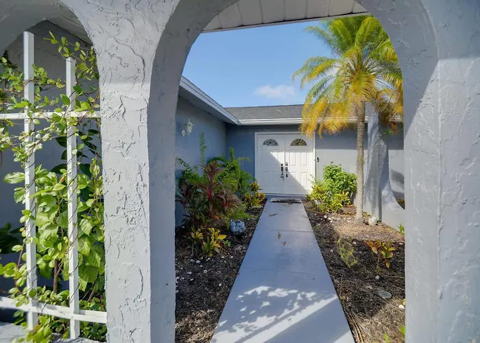 Heated Pool & Beachfront Villa With Soundproofed Doors In Heart Capecoral