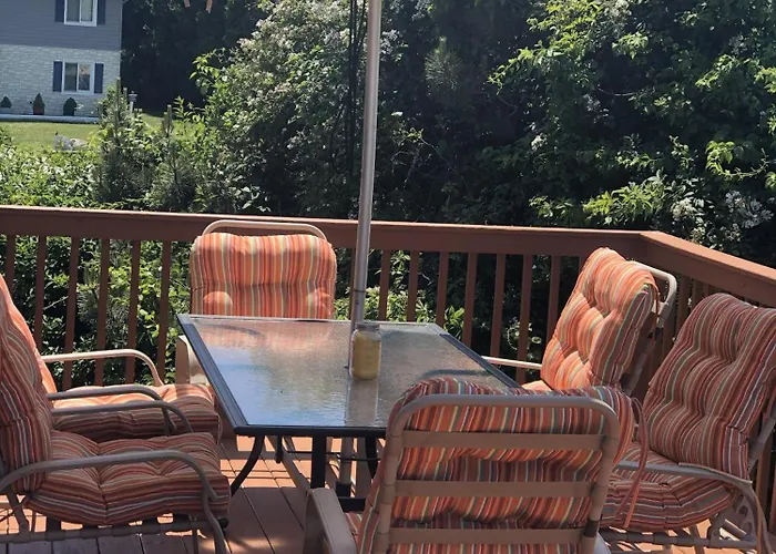 Spacious And Walk To The Beach With Central Ac And Outdoor Shower