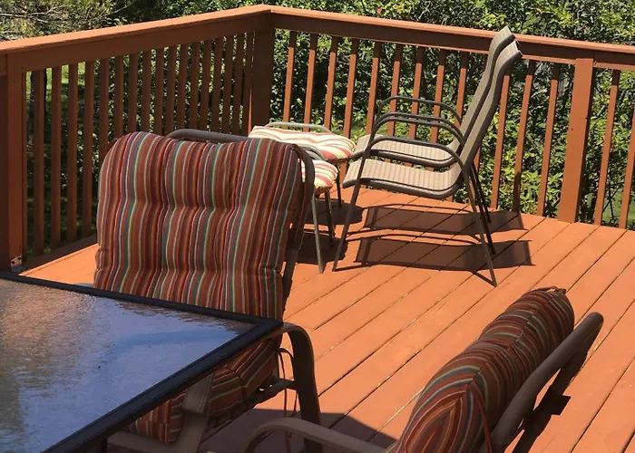Spacious And Walk To The Beach With Central Ac And Outdoor Shower