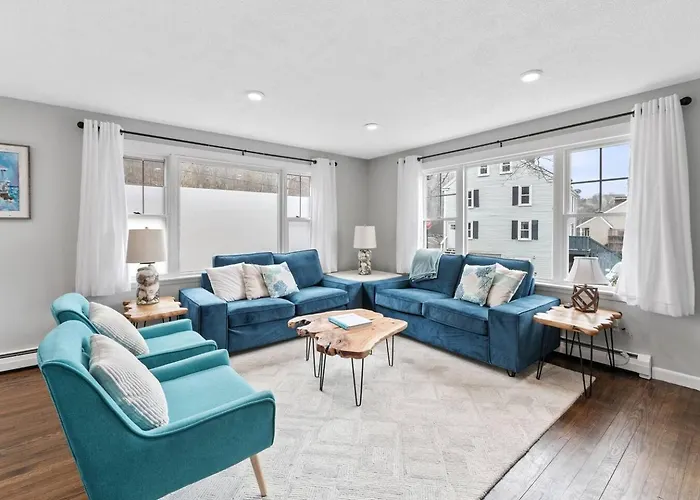 4Br Home | Walk To Beach & Downtown | Parking