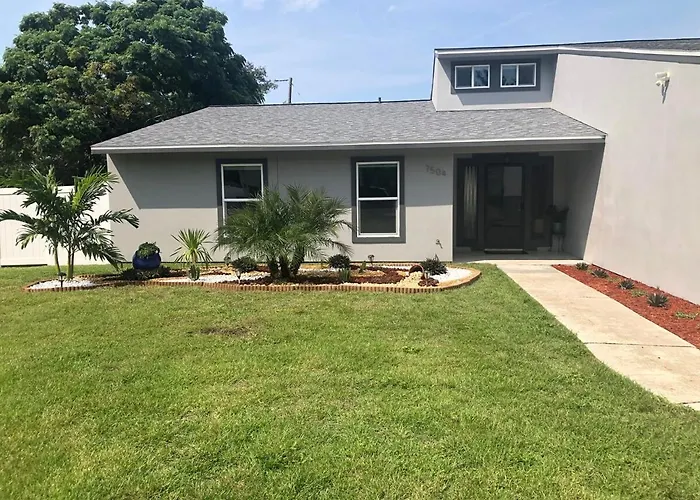 Beautiful Pool Home Minutes From Anna Maria Island