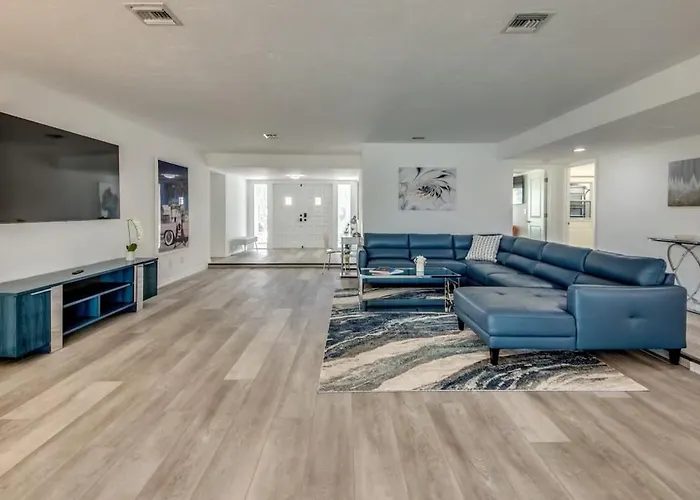 Riverview At Dolphin Drive With Stunning Sunsets And A Short Walk To The Beach