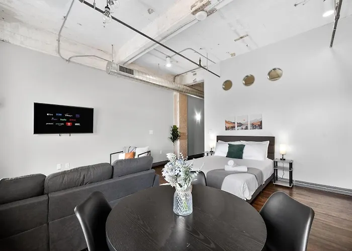 Modern Downtown Apartment | Pool, Laundry, Valet Parking