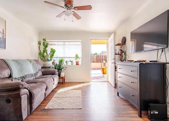 Cozy Casita Near Downtown Albuquerque