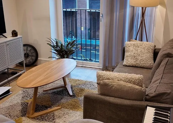 Modern City Apartment Work & Relax In Comfort