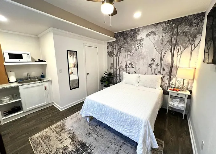 Private, Cozy Studio In Downtown Stamford, Ct