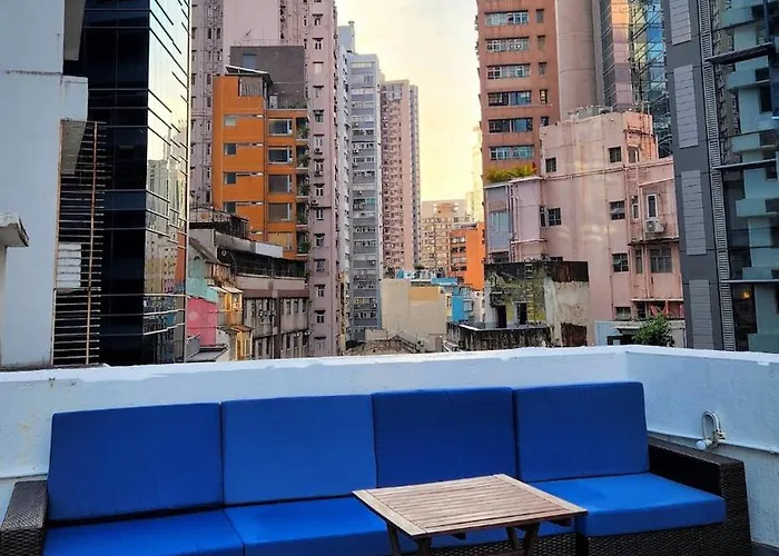 Huge Studio And Rooftop In Central