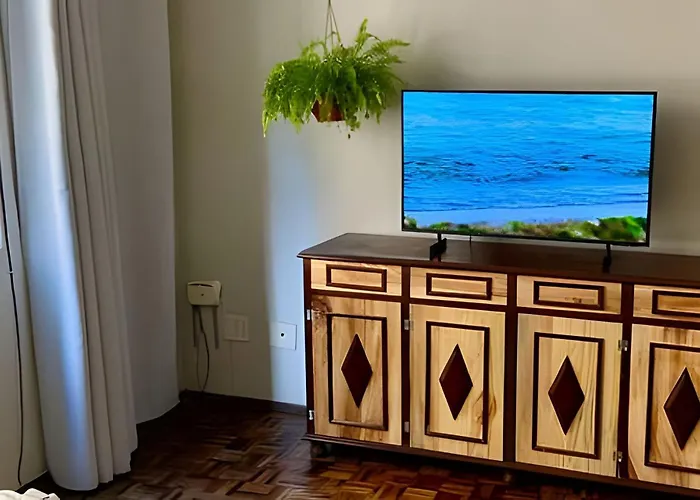 Kitnet na rua da UFV com Smart TV e Garagem