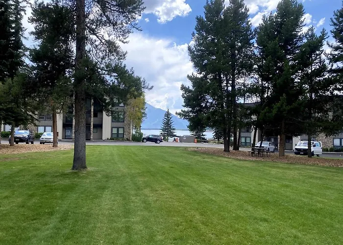 Lake & Mountain Views, 2Br, 2 Ba