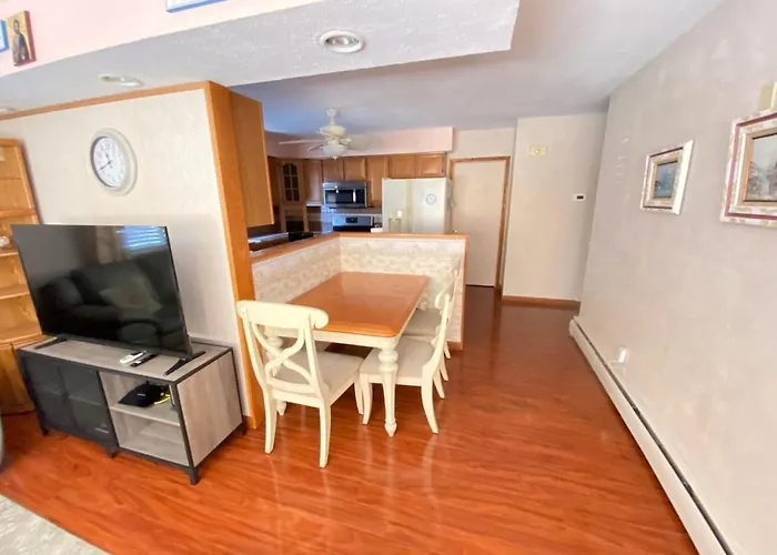 Spacious 2-Bedroom Apt In The Crest