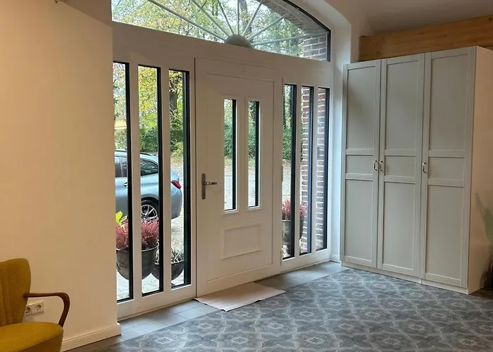 Neues Landappartement - mit Blick in den Garten