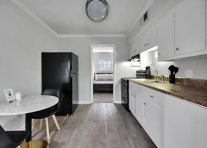 Black And White 1 Bedroom By Ryan Korban
