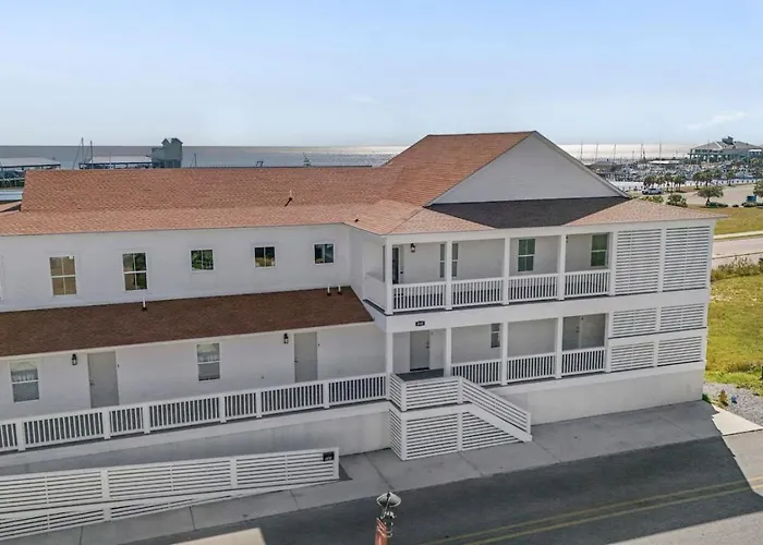 Quiet Harbor Condo-Private Balcony-Relaxing Stay