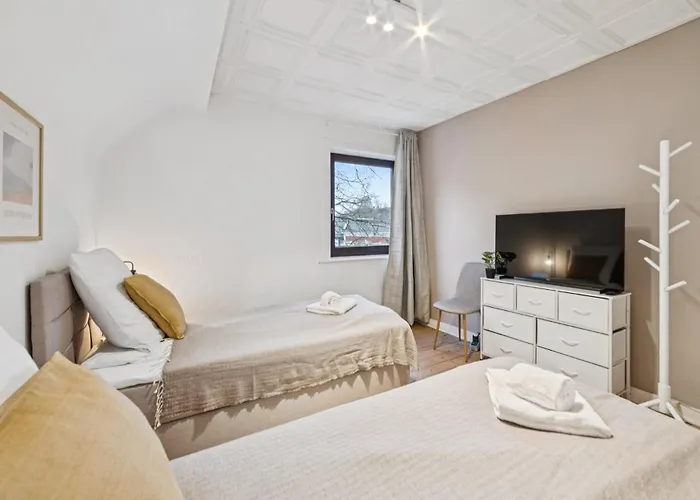 Nalia Homes - Central Apartment With Train Station Within Walking Distance