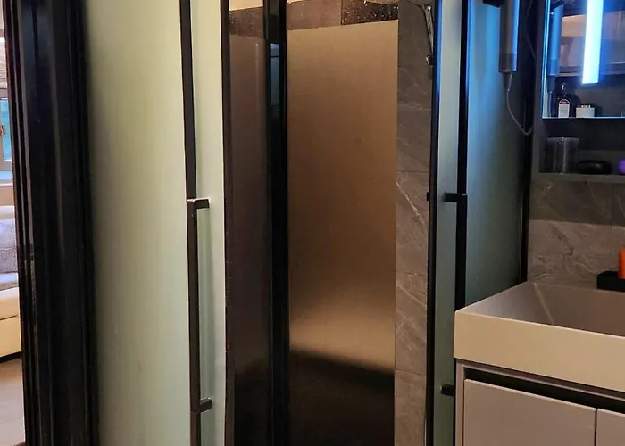 Ultra-Convenient Central Studio In Heart Of City