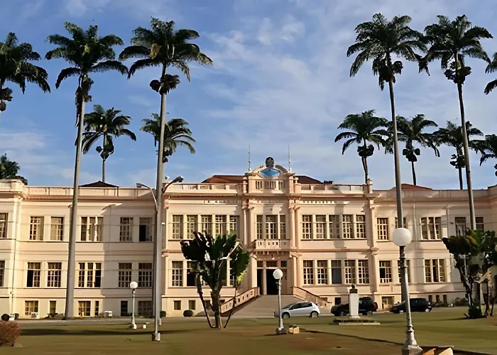 600m da UFV 100m da Rodoviária