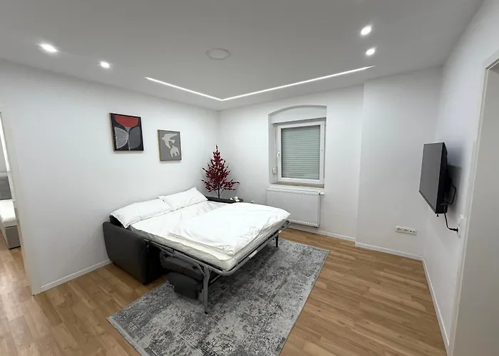 Moderne, neu möblierte Wohnung in zentraler Lage für bis zu 4 Personen