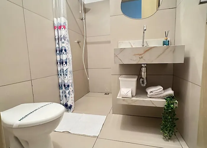 Lindo Sobrado com 2 quartos em condomínio - Centro