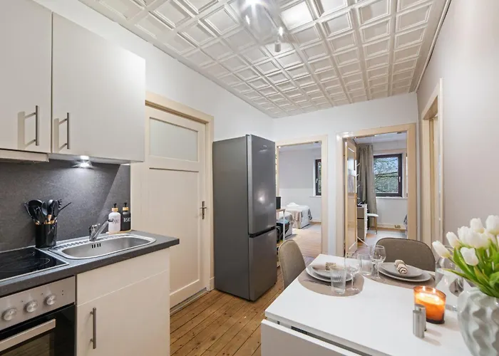 Nalia Homes - Central Apartment With Train Station Within Walking Distance