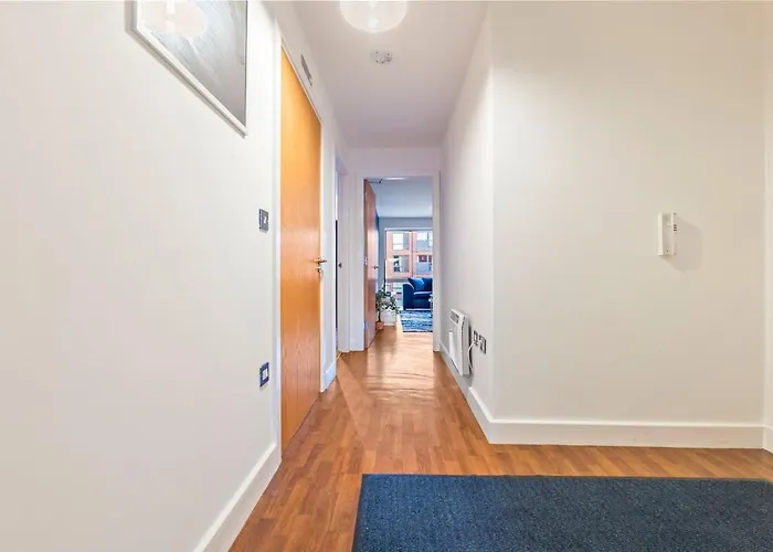 Broad Street Haven - Free Parking - Central Apt
