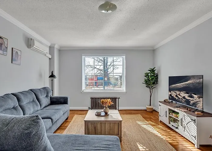 1St Floor 2Bd Near Duke & Downtown