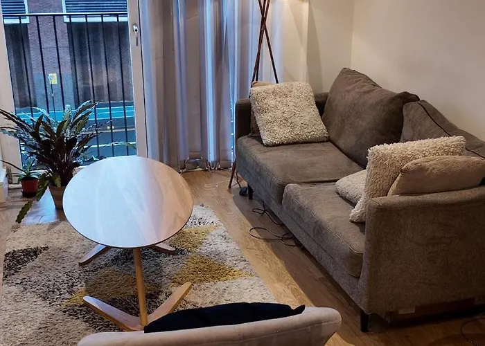Modern City Apartment Work & Relax In Comfort