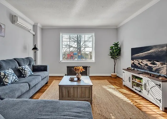 1St Floor 2Bd Near Duke & Downtown