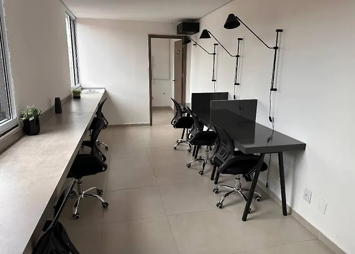 Studio moderno e bem localizado