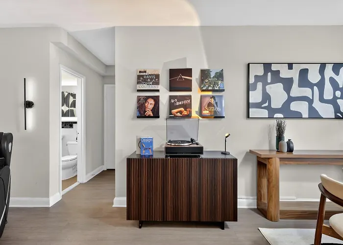 Casa Arlington Suite With In-Suite Massage Chair & Premium Amenities