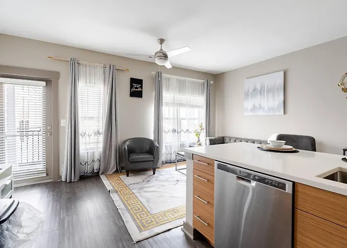 Skyline Serenity- Gym, Walk To Bars And Restaurants