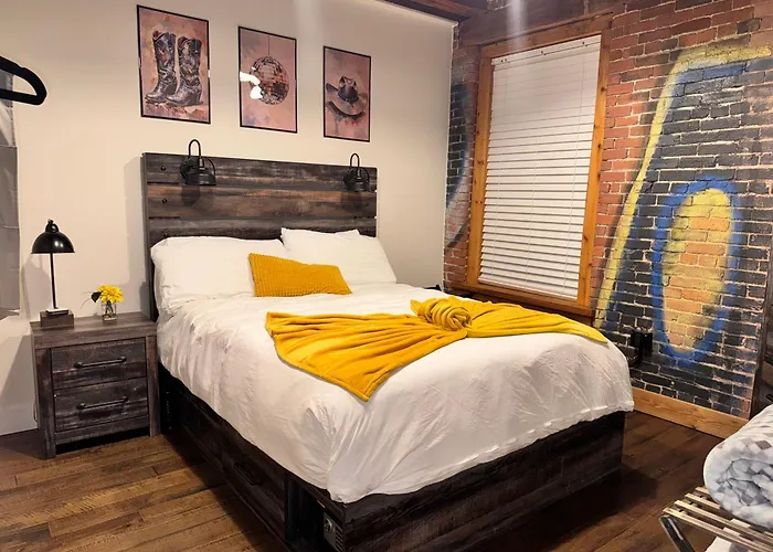 The 1865 Nashville Experience With Speakeasy, Pool & Parking