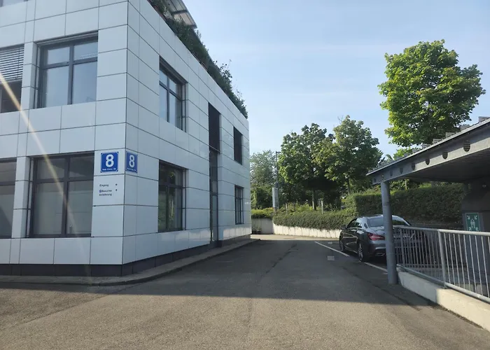 Große Wohnung mit Balkon nahe München