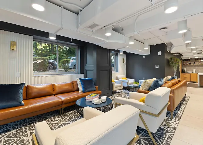 Casa Arlington Suite With In-Suite Massage Chair & Premium Amenities