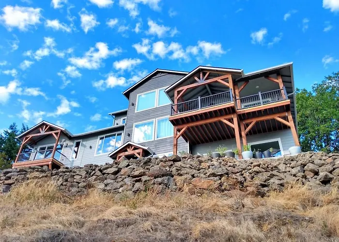 River & Garden View Suite Of Kalama Oaks Lodge