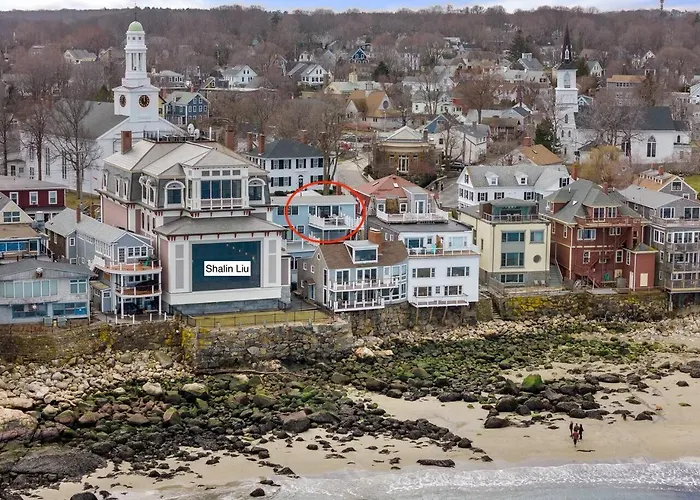 Rare Waterfront Luxury Penthouse|Bearskin Neck