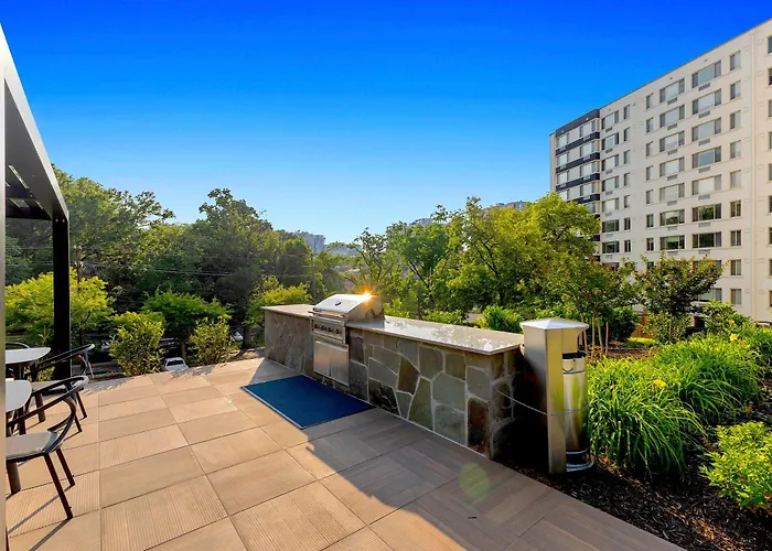 Casa Arlington Suite With In-Suite Massage Chair & Premium Amenities