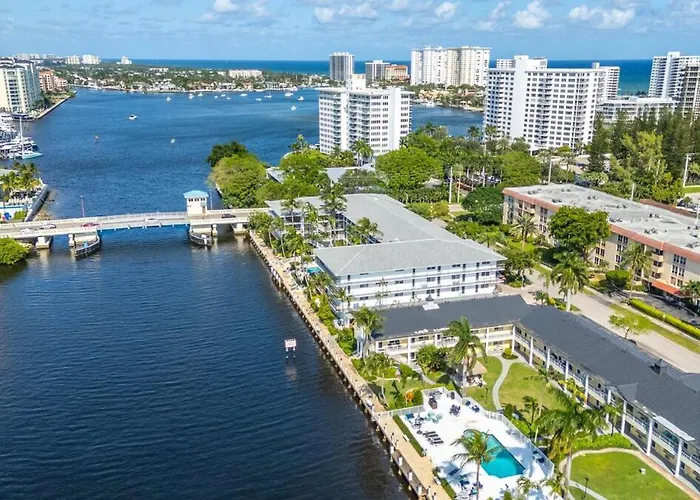 Luxury Waterfront Boca With Pool, Hot Tub And Boat Views