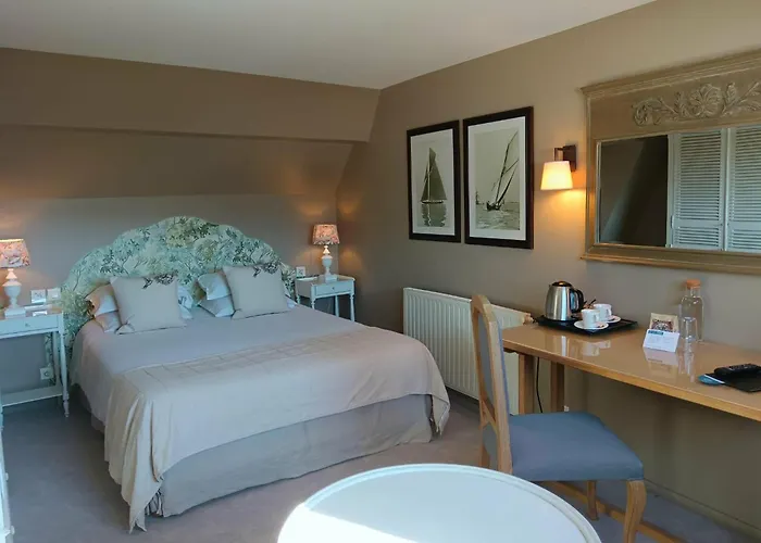 Hotel Traiteur Les Ormes, The Originals Relais